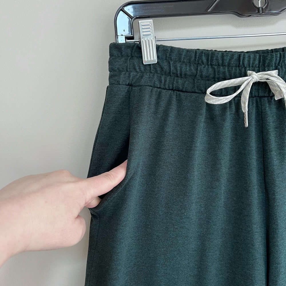 Vuori Halo Essential Wide Leg DreamKnit Pant in Dark Forest Green Heather, sz M - Picture 6 of 11